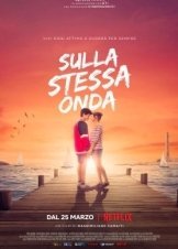 Στο Ίδιο Κύμα / Caught by a Wave / Sulla Stessa Onda (2021)